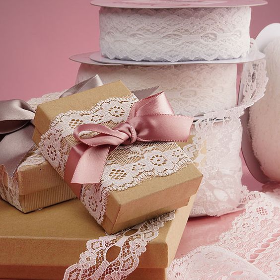 lace gift wrapping